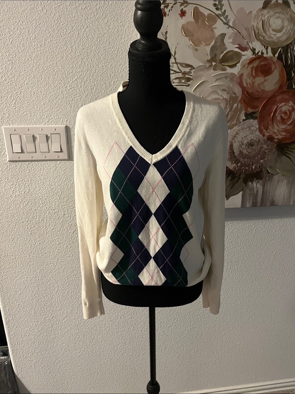 Tommy Hilfiger Women's Cream Argyle V-Neck Sweater
